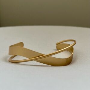 Elegant Gold Women's Bracelet
